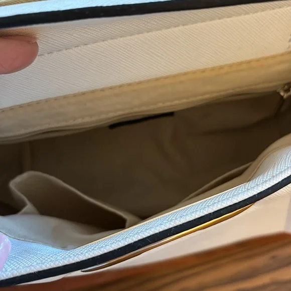 NWOT Aldo white handbag with black trim. Removable Crossbody Strap. - Picture 4 of 7